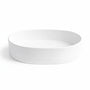 Cuba de sobrepor Torneira Online oval em cerâmica branca, design minimalista e elegante para banheiros.